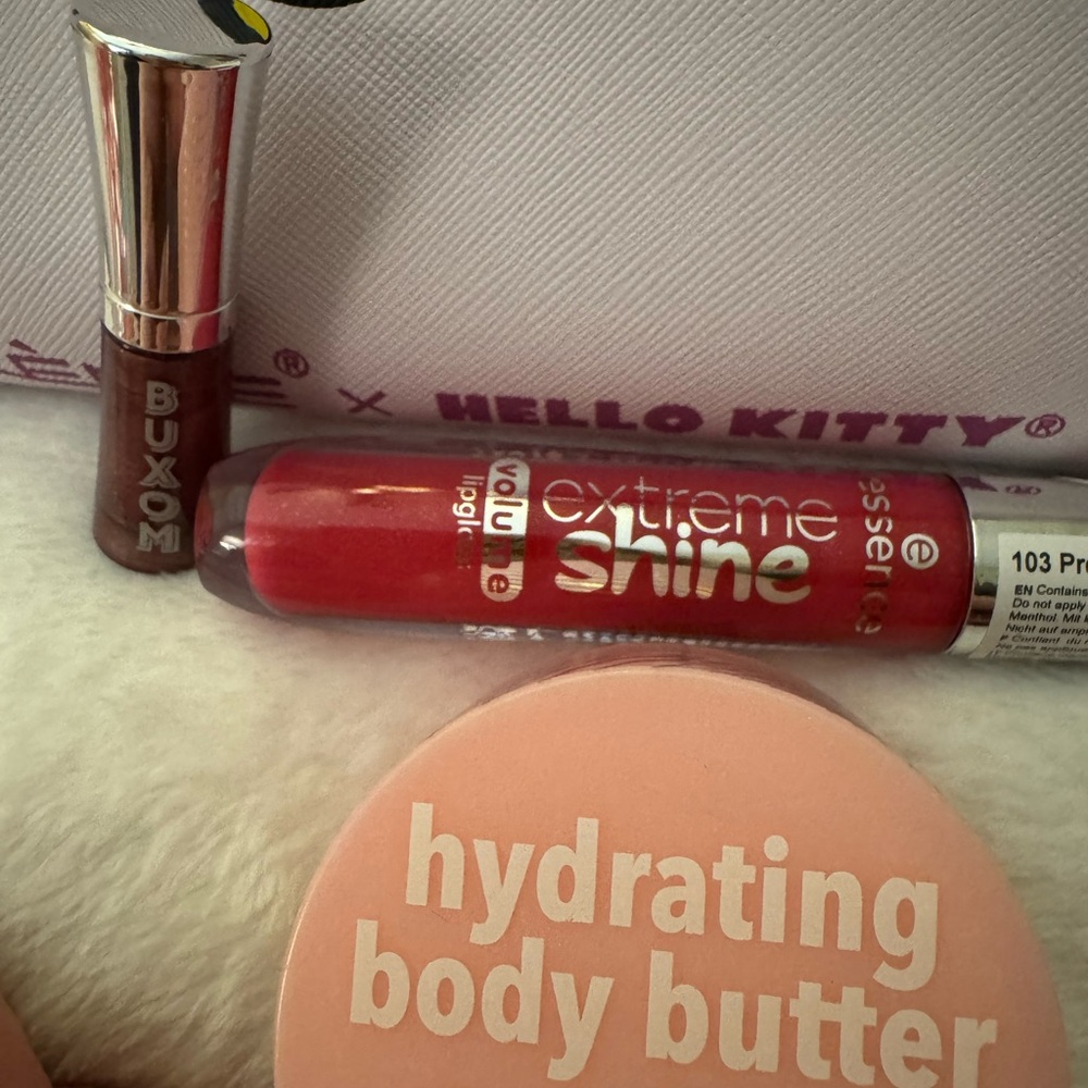 Hello Kitty by Crème Shop Cosmetic Bag and Makeup - Picture 3 of 7